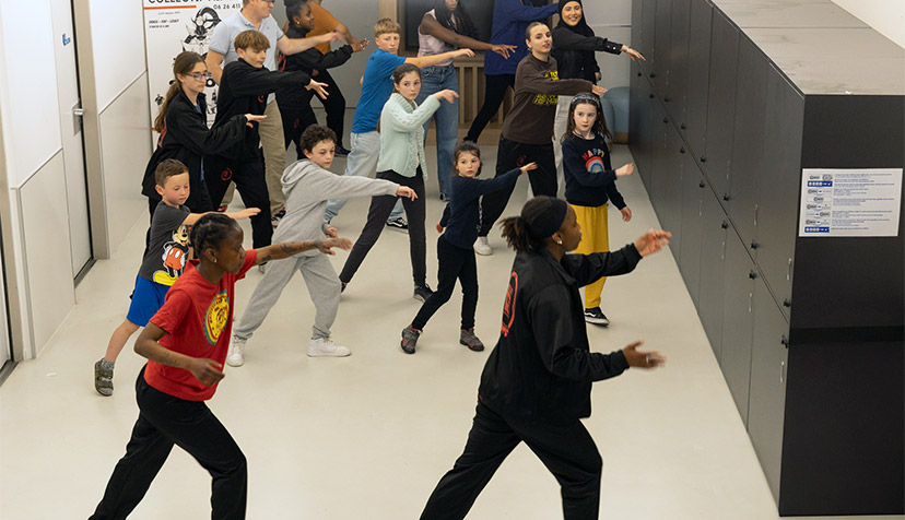 Apprentissage du breakdance durant la Nuit des Musées 2024.