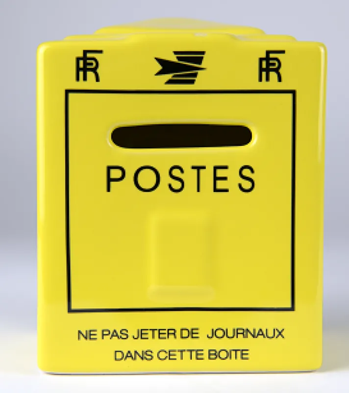 Vue 1 – Tirelire boîte aux lettres La Dejoie