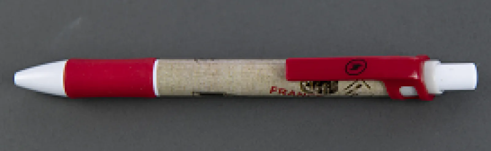 Vue 1 – Stylo vintage rouge